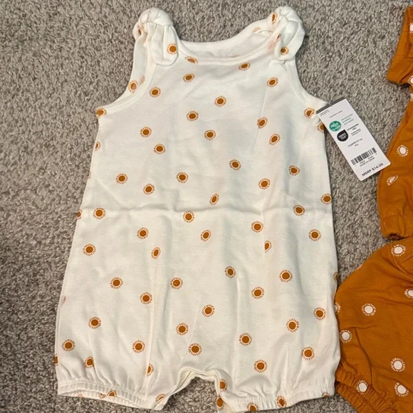 Carter’s Baby Girl Romper and Short Sleeve Short Set New with Tags 9 Months 6-9 - Picture 2 of 7